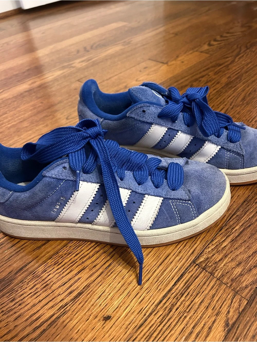 adidas Suede Low-Top Sneakers - Blue & White - Picture 2 of 4